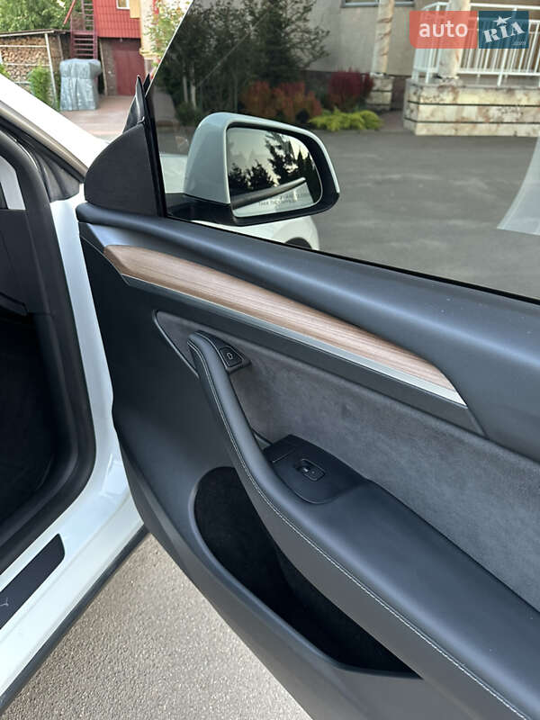 Позашляховик / Кросовер Tesla Model Y 2023 в Тернополі