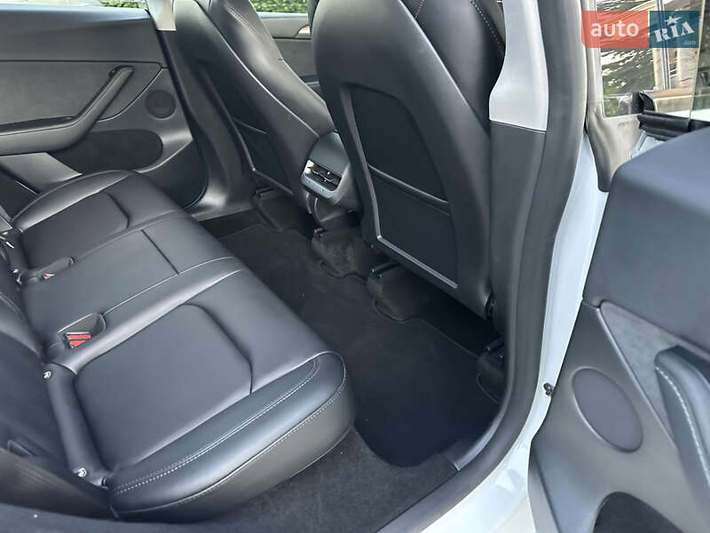 Позашляховик / Кросовер Tesla Model Y 2023 в Тернополі