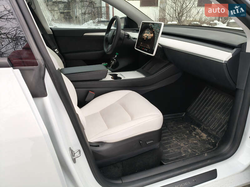 Позашляховик / Кросовер Tesla Model Y 2022 в Івано-Франківську