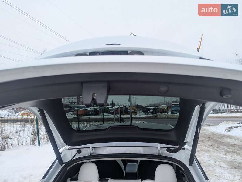 Позашляховик / Кросовер Tesla Model Y 2022 в Києві фото 24 Позашляховик / Кросовер Tesla Model Y 2022 в Києві