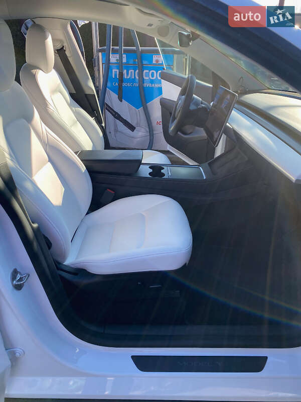 Внедорожник / Кроссовер Tesla Model Y 2021 в Львове