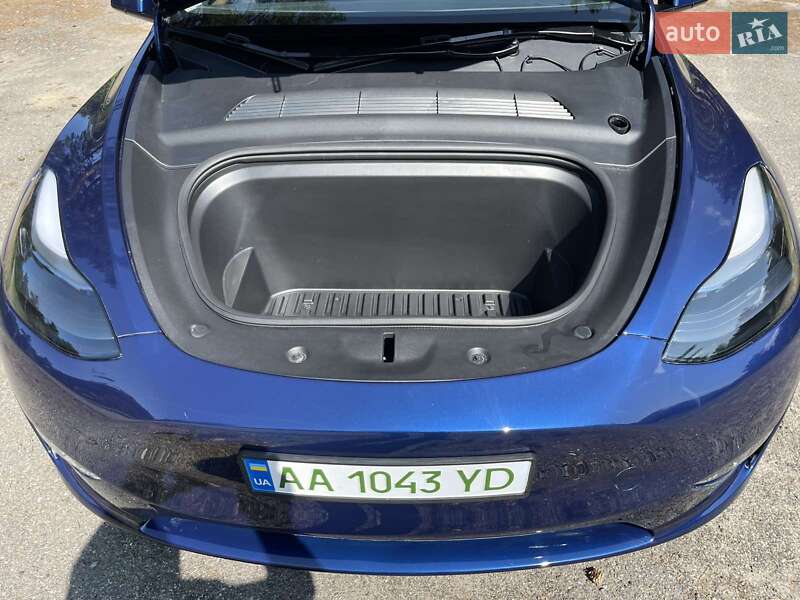 Внедорожник / Кроссовер Tesla Model Y 2024 в Киеве