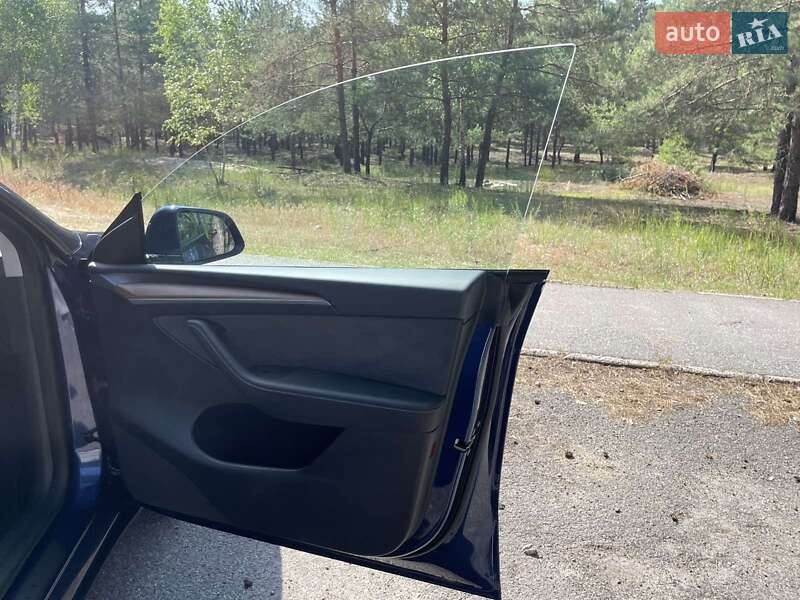 Внедорожник / Кроссовер Tesla Model Y 2024 в Киеве