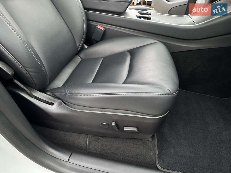 Внедорожник / Кроссовер Tesla Model Y 2020 в Днепре