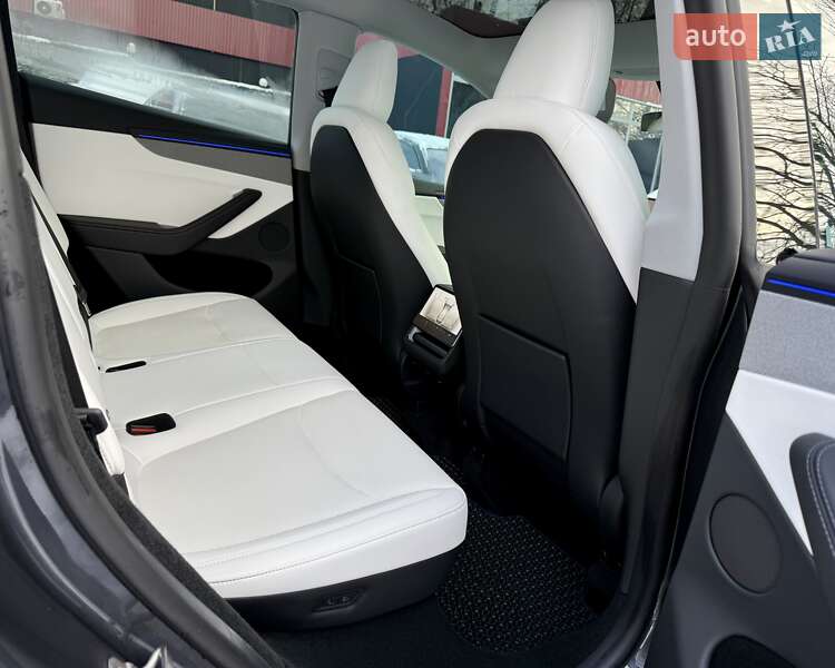 Позашляховик / Кросовер Tesla Model Y 2025 в Києві фото 38 Позашляховик / Кросовер Tesla Model Y 2025 в Києві