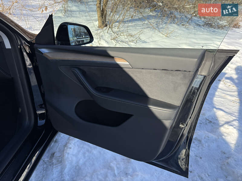 Позашляховик / Кросовер Tesla Model Y 2023 в Києві фото 28 Позашляховик / Кросовер Tesla Model Y 2023 в Києві