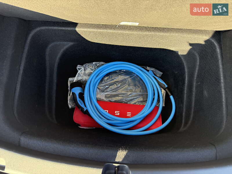 Позашляховик / Кросовер Tesla Model Y 2023 в Києві фото 37 Позашляховик / Кросовер Tesla Model Y 2023 в Києві