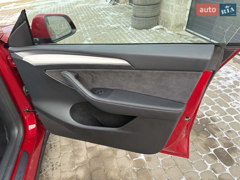 Позашляховик / Кросовер Tesla Model Y 2023 в Львові фото 15 Позашляховик / Кросовер Tesla Model Y 2023 в Львові
