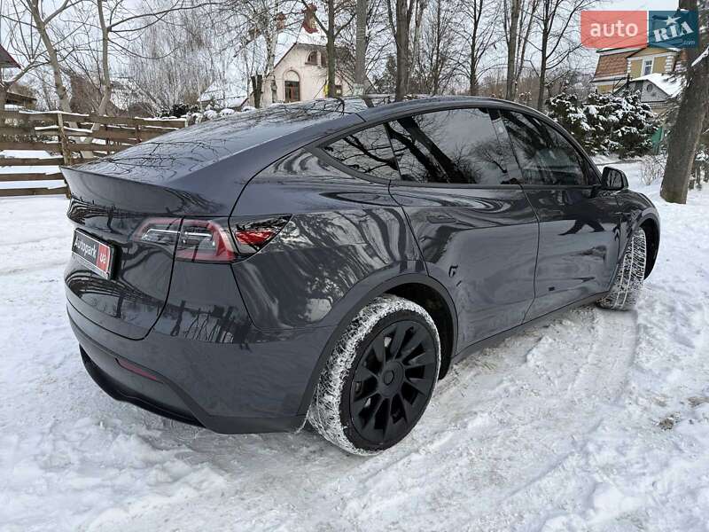 Позашляховик / Кросовер Tesla Model Y 2024 в Києві