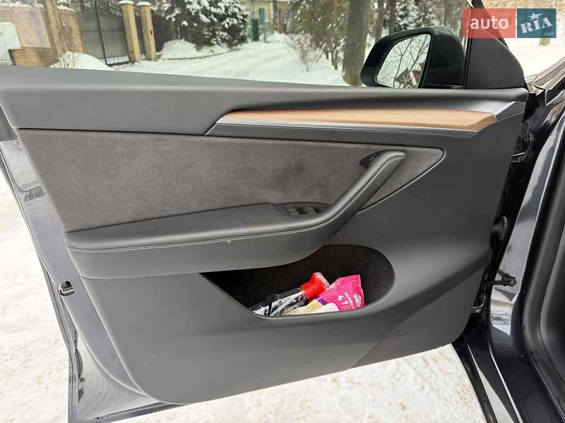 Позашляховик / Кросовер Tesla Model Y 2024 в Києві