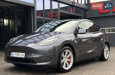Внедорожник / Кроссовер Tesla Model Y 2020 в Ровно