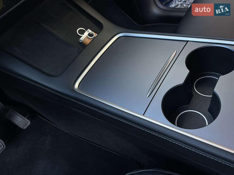 Позашляховик / Кросовер Tesla Model Y 2023 в Львові фото 40 Позашляховик / Кросовер Tesla Model Y 2023 в Львові