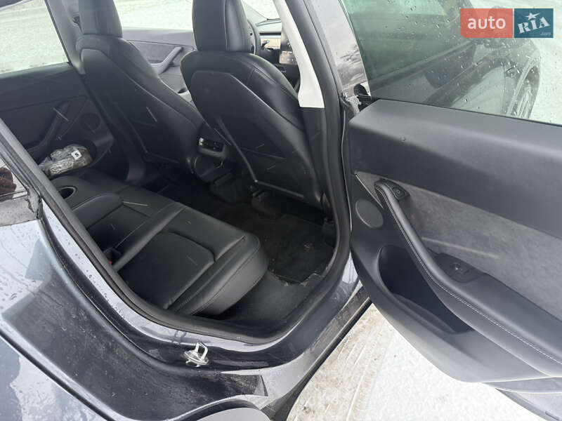 Позашляховик / Кросовер Tesla Model Y 2021 в Золочеві