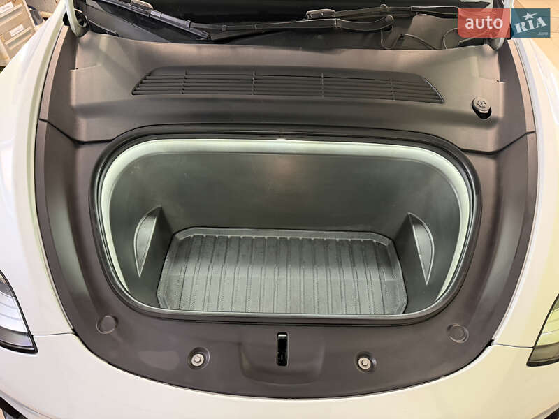 Внедорожник / Кроссовер Tesla Model Y 2021 в Львове