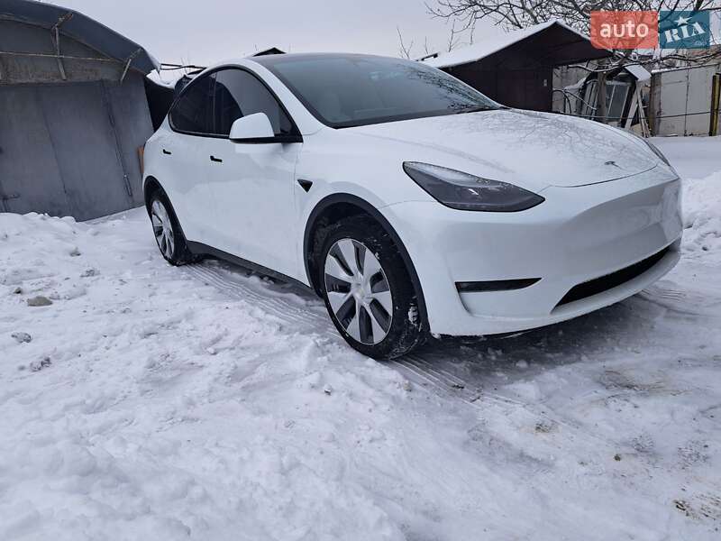 Tesla Model Y 2023