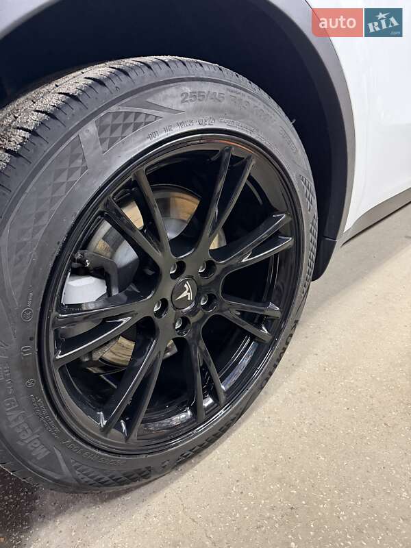 Позашляховик / Кросовер Tesla Model Y 2024 в Запоріжжі фото 3 Позашляховик / Кросовер Tesla Model Y 2024 в Запоріжжі