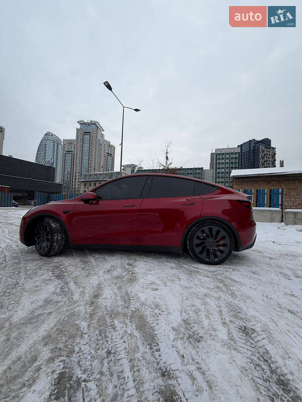 Позашляховик / Кросовер Tesla Model Y 2024 в Києві
