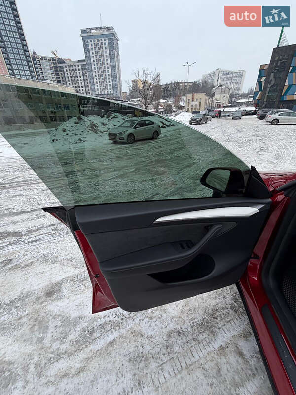 Позашляховик / Кросовер Tesla Model Y 2024 в Києві