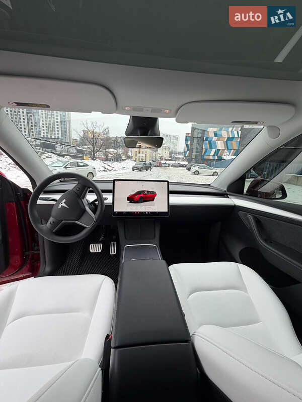Позашляховик / Кросовер Tesla Model Y 2024 в Києві