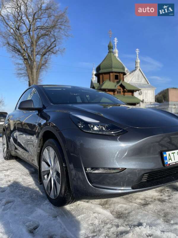 Позашляховик / Кросовер Tesla Model Y 2023 в Івано-Франківську