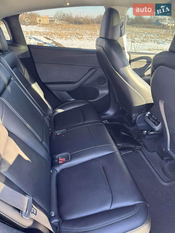 Позашляховик / Кросовер Tesla Model Y 2024 в Дніпрі