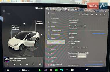 Внедорожник / Кроссовер Tesla Model Y 2024 в Киеве