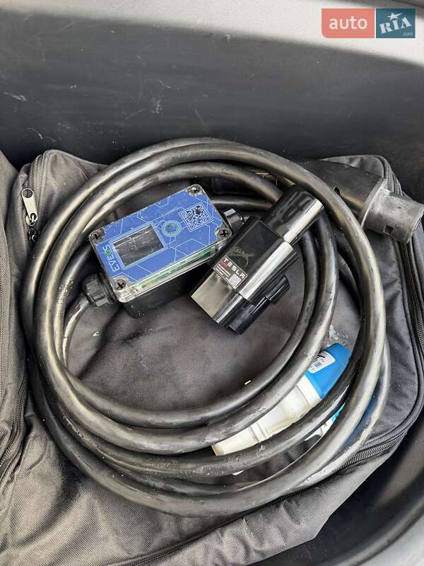 Внедорожник / Кроссовер Tesla Model Y 2024 в Киеве