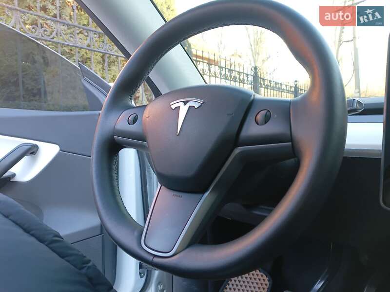 Позашляховик / Кросовер Tesla Model Y 2021 в Запоріжжі