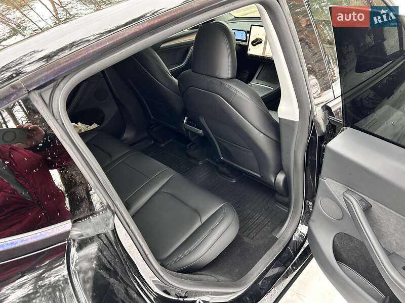 Внедорожник / Кроссовер Tesla Model Y 2023 в Киеве