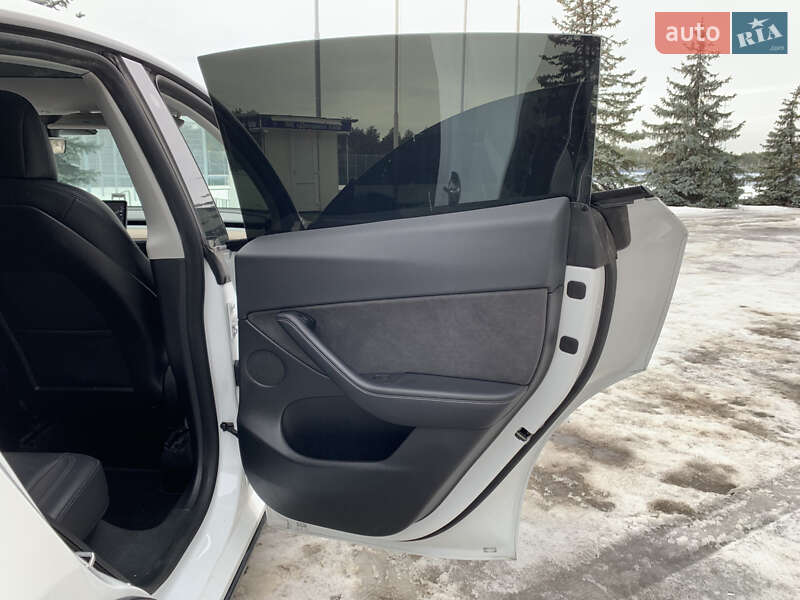 Позашляховик / Кросовер Tesla Model Y 2021 в Києві