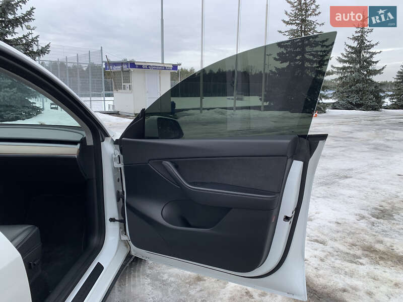 Позашляховик / Кросовер Tesla Model Y 2021 в Києві