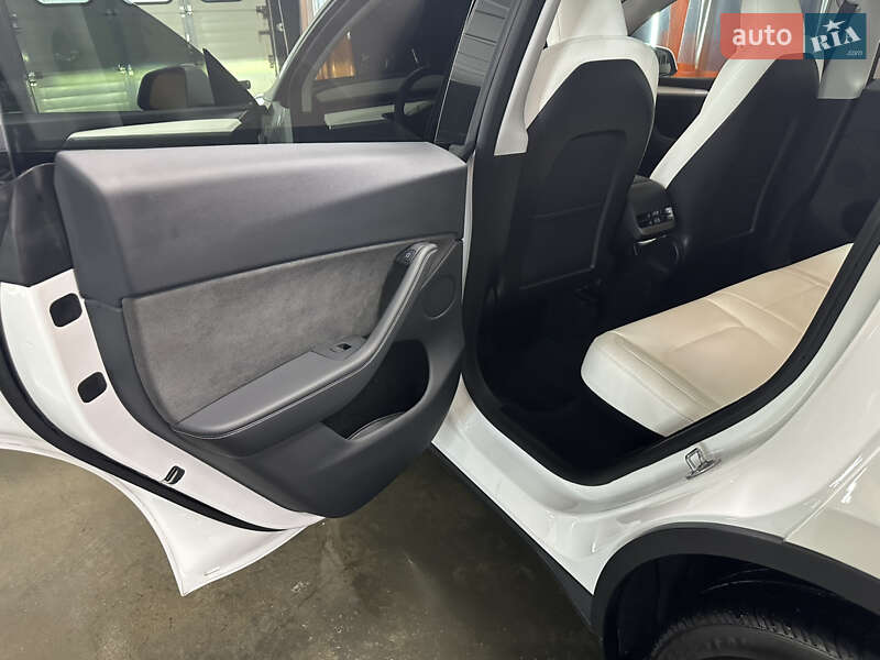 Внедорожник / Кроссовер Tesla Model Y 2024 в Днепре