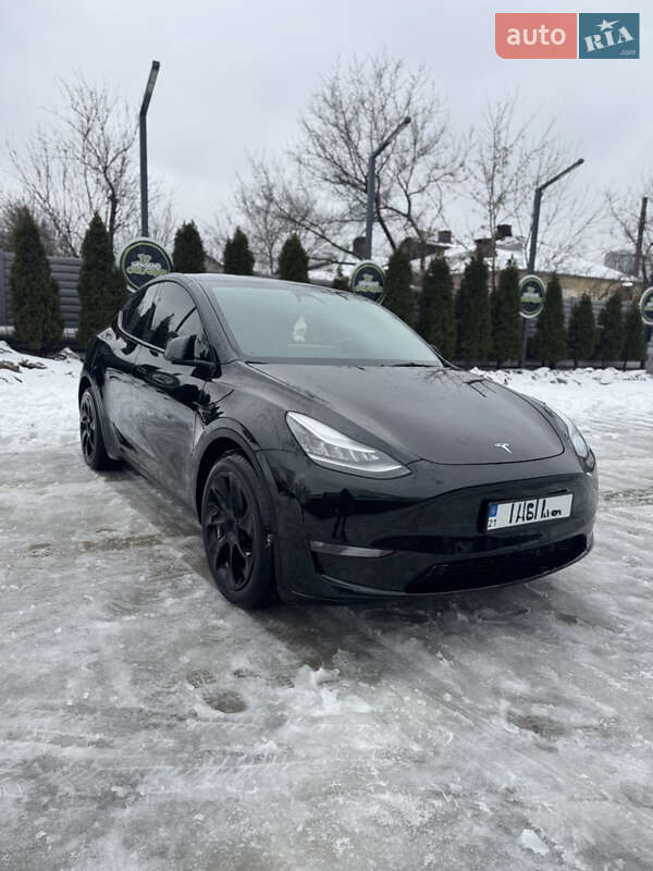 Tesla Model Y 2023