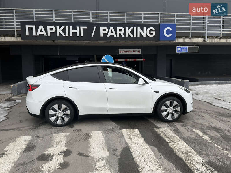 Позашляховик / Кросовер Tesla Model Y 2024 в Києві фото 6 Позашляховик / Кросовер Tesla Model Y 2024 в Києві