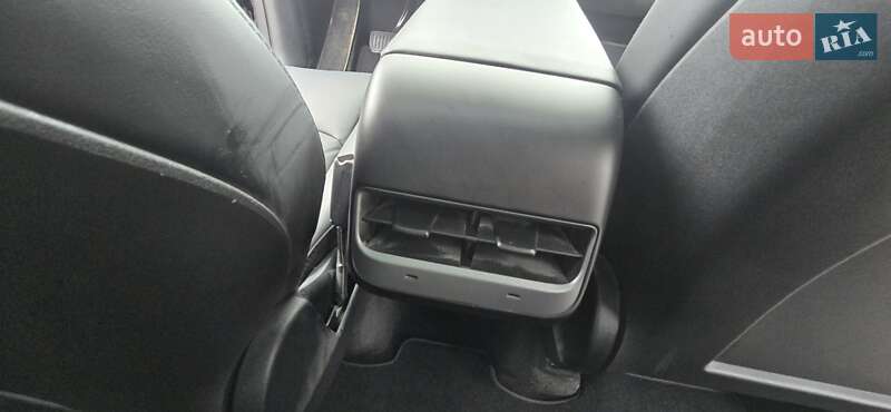 Позашляховик / Кросовер Tesla Model Y 2024 в Рівному