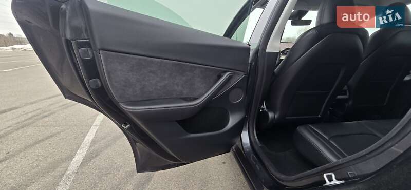 Позашляховик / Кросовер Tesla Model Y 2024 в Рівному