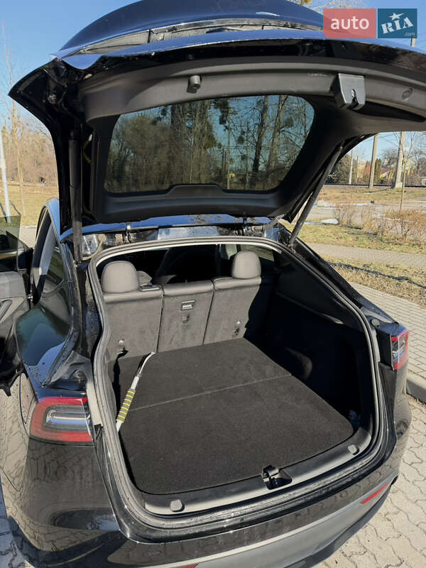 Позашляховик / Кросовер Tesla Model Y 2024 в Львові