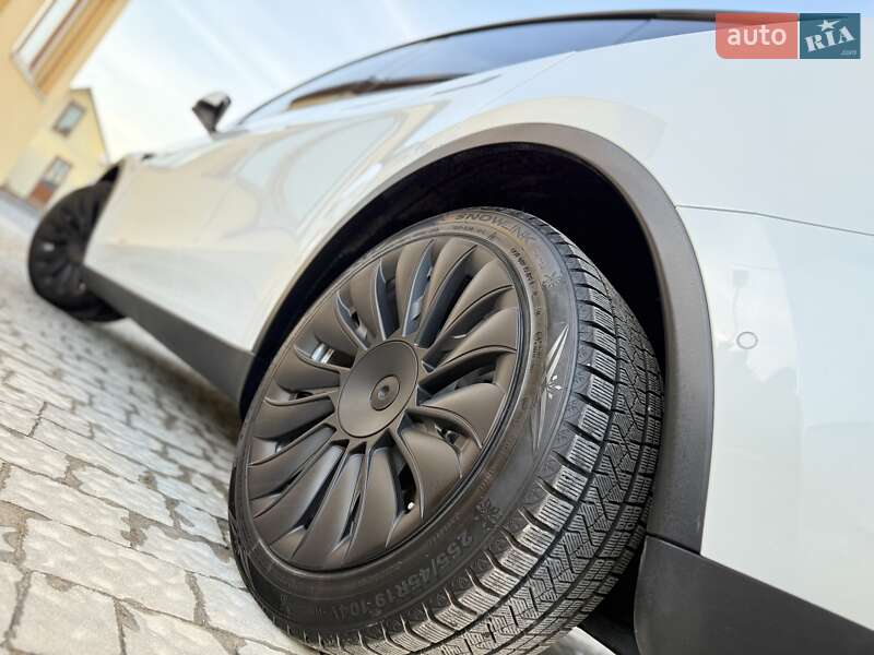 Позашляховик / Кросовер Tesla Model Y 2021 в Дрогобичі