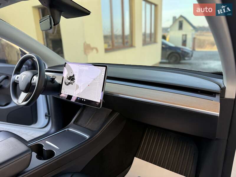 Позашляховик / Кросовер Tesla Model Y 2021 в Дрогобичі