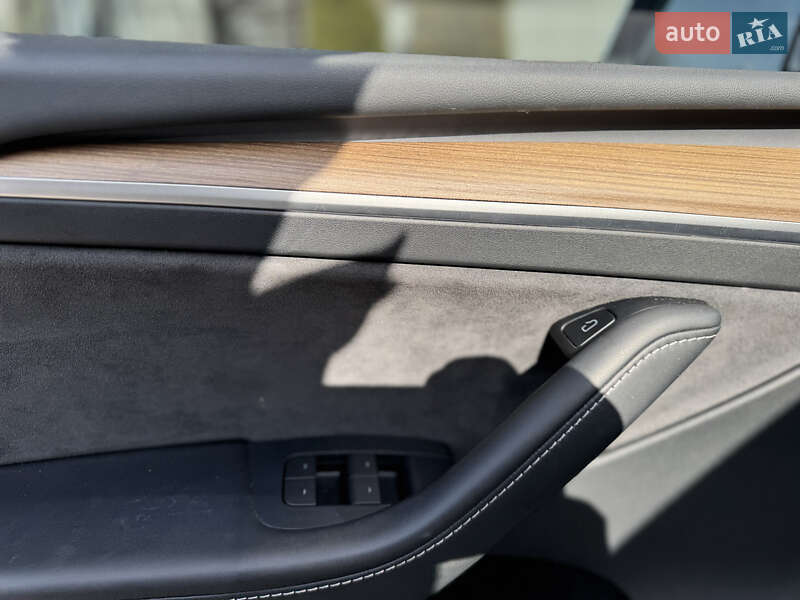 Позашляховик / Кросовер Tesla Model Y 2022 в Дніпрі