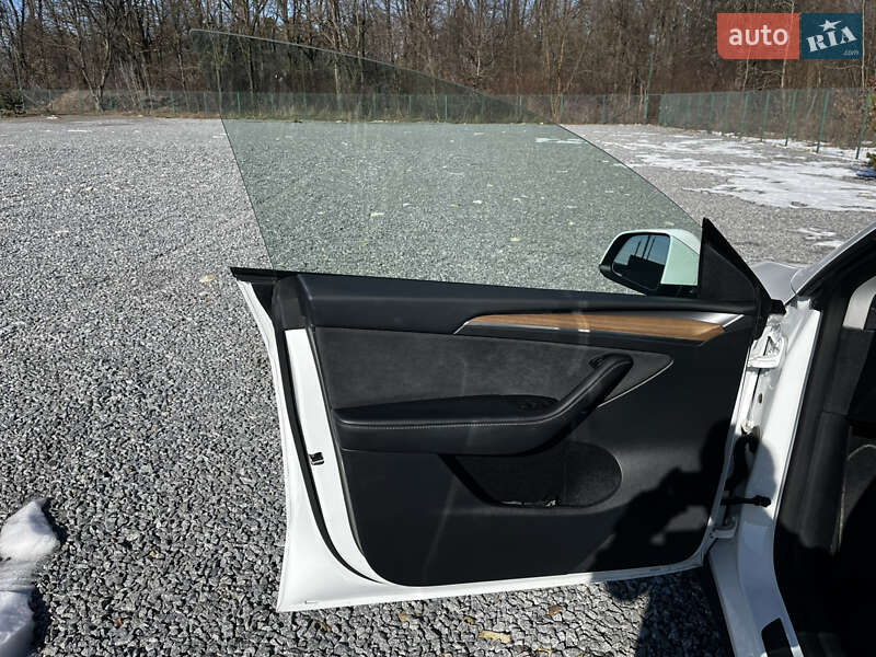 Позашляховик / Кросовер Tesla Model Y 2023 в Львові