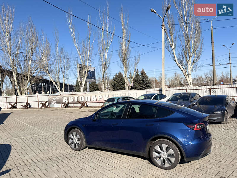 Позашляховик / Кросовер Tesla Model Y 2023 в Дніпрі