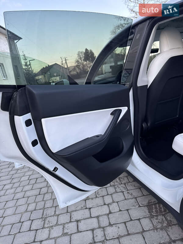 Позашляховик / Кросовер Tesla Model Y 2021 в Львові