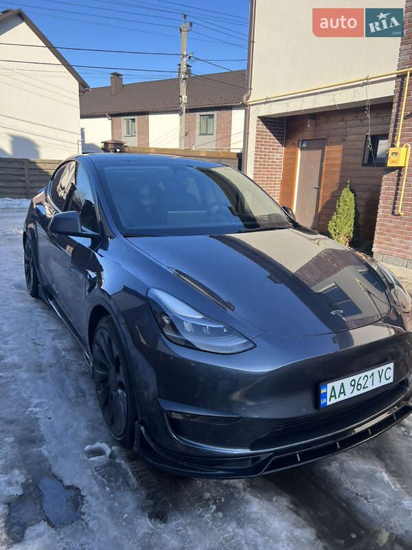 Внедорожник / Кроссовер Tesla Model Y 2022 в Киеве
