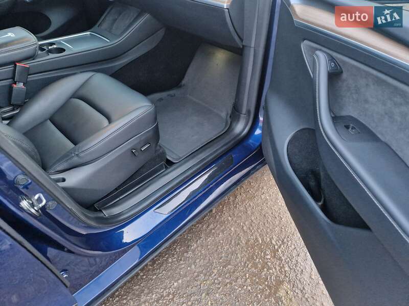 Позашляховик / Кросовер Tesla Model Y 2023 в Тернополі