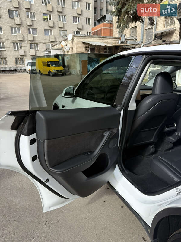 Позашляховик / Кросовер Tesla Model Y 2023 в Дніпрі