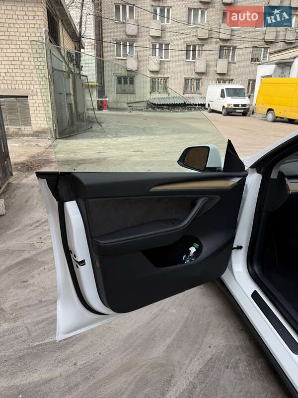Позашляховик / Кросовер Tesla Model Y 2023 в Дніпрі