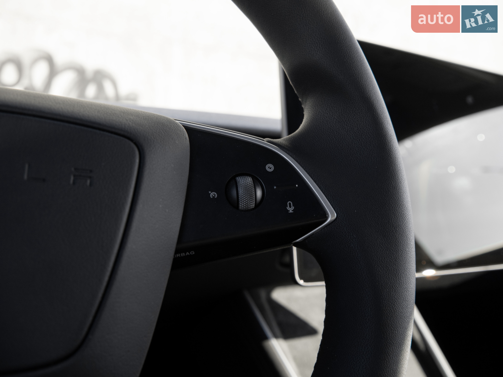 2025 Tesla Model Y - мініатюра 12
