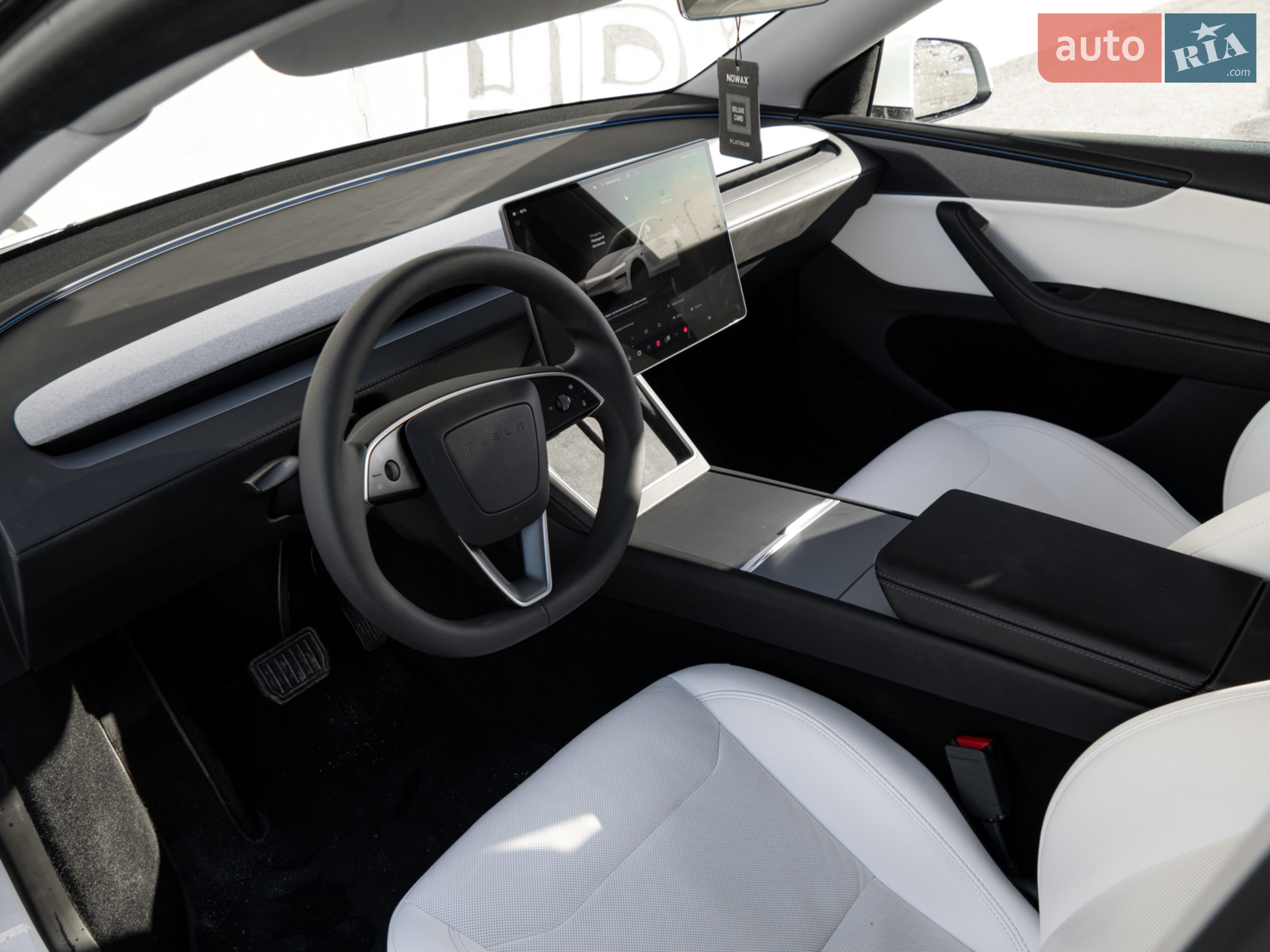 2025 Tesla Model Y - мініатюра 17