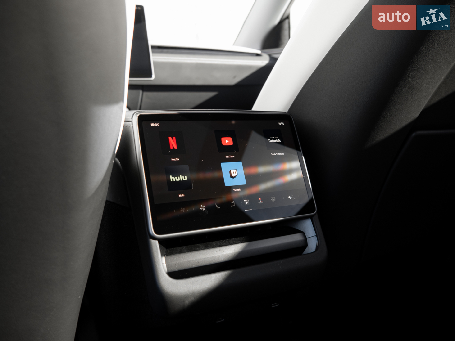 2025 Tesla Model Y - мініатюра 27